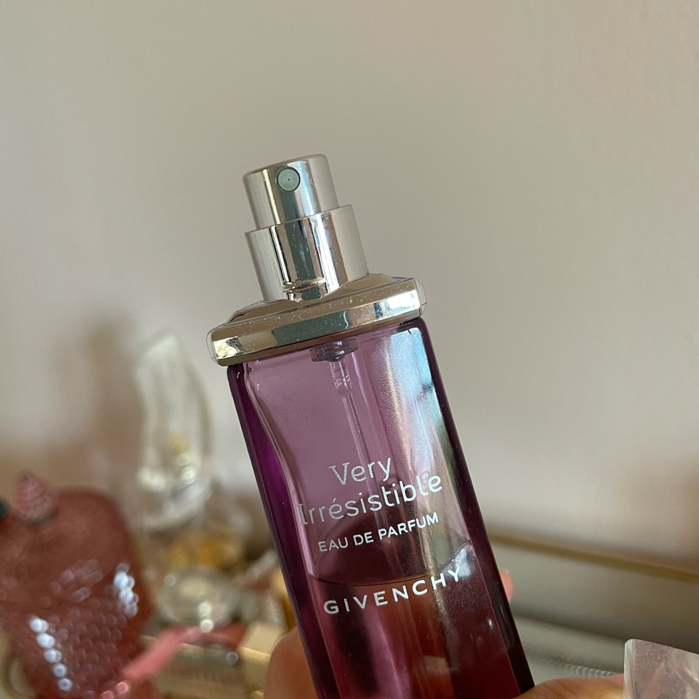 Givenchy Very Irresistible - 1.7 fl oz - Picture 3 of 4